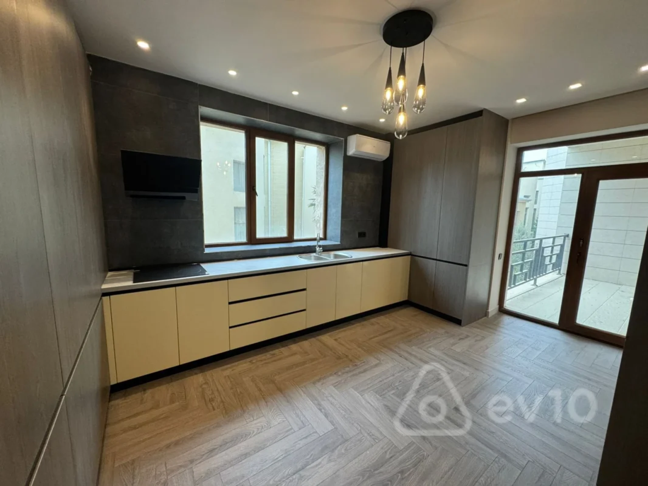 Satılır 3 otaqlı yeni tikili 160 m²
