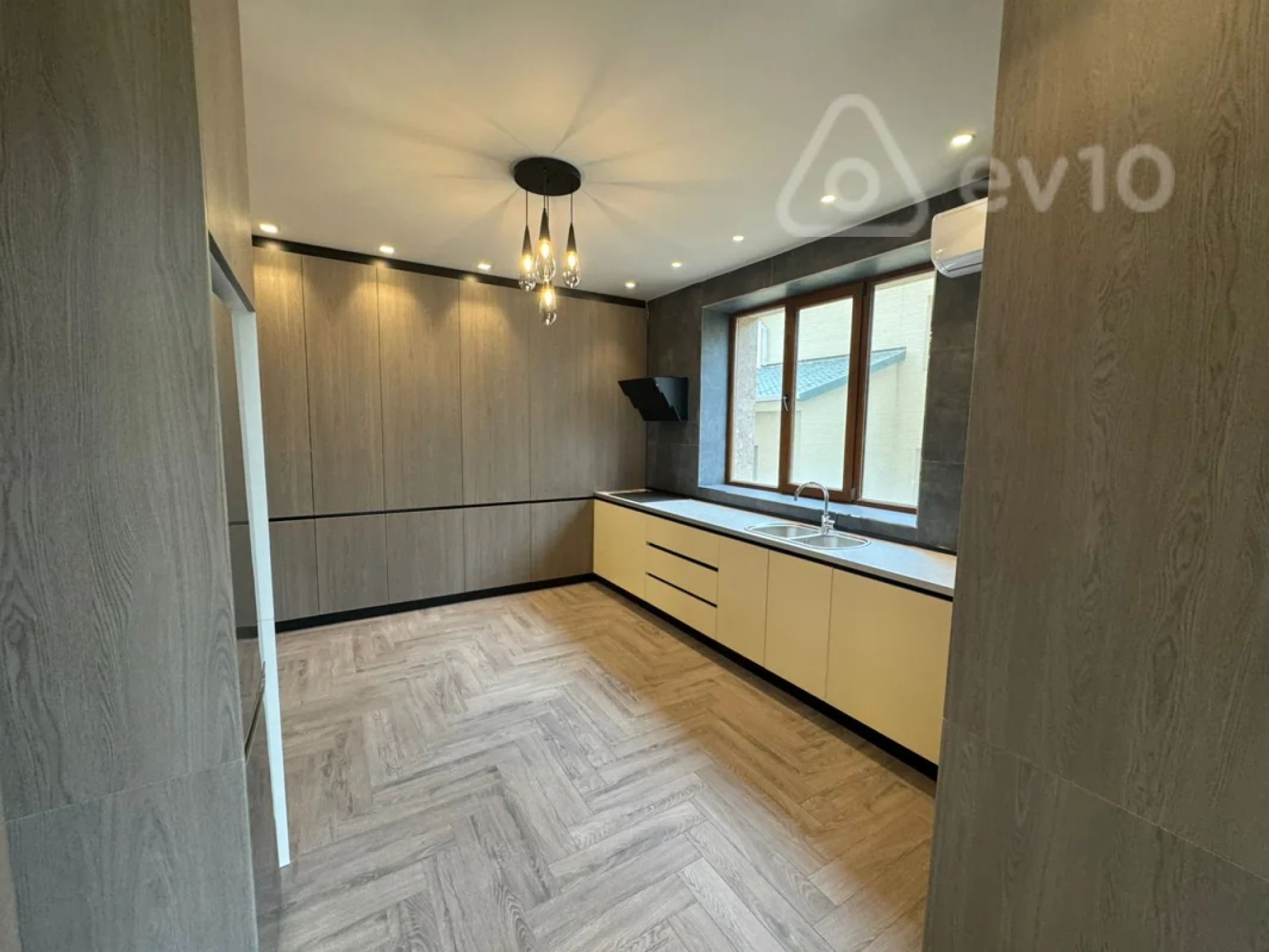 Satılır 3 otaqlı yeni tikili 160 m²