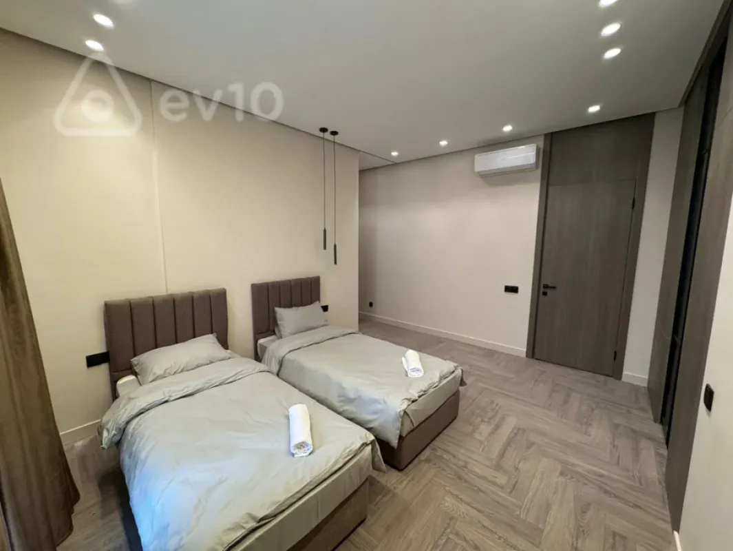 Satılır 3 otaqlı yeni tikili 160 m²