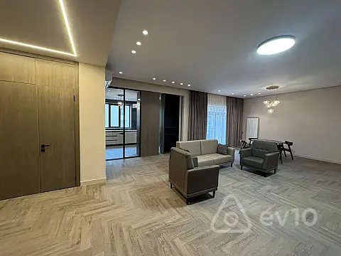 Satılır 3 otaqlı yeni tikili 160 m²