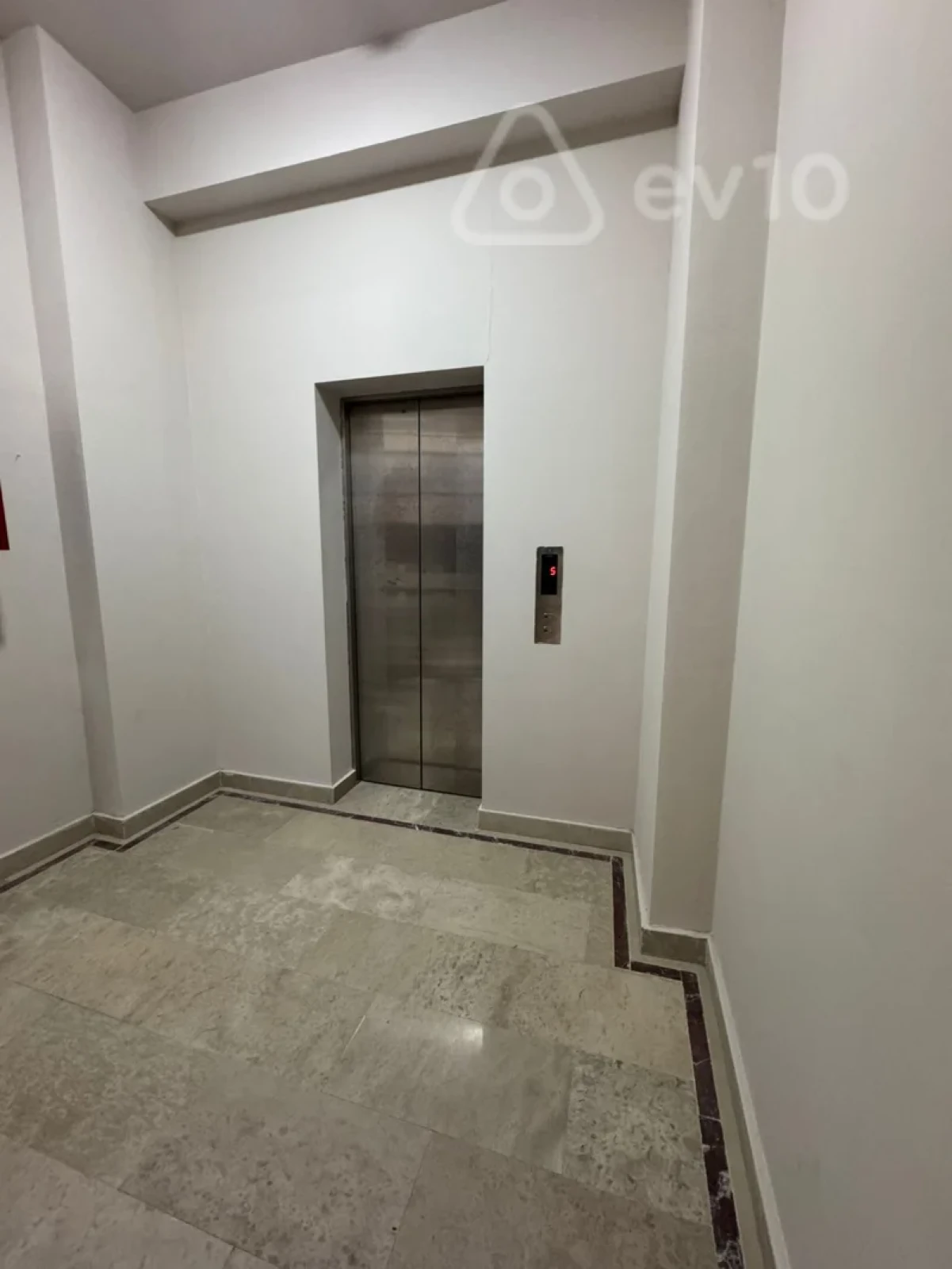 Satılır 3 otaqlı yeni tikili 160 m²