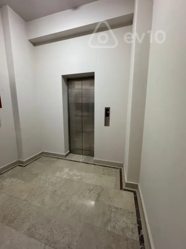 Satılır 3 otaqlı yeni tikili 160 m²