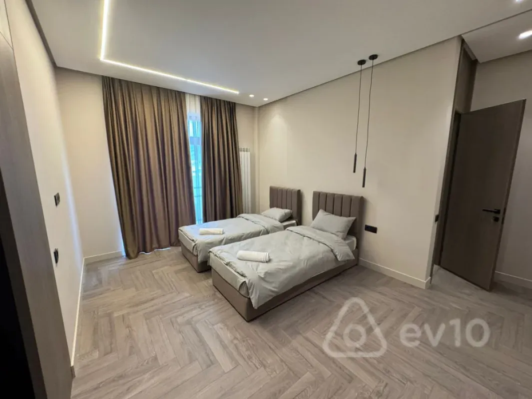 Satılır 3 otaqlı yeni tikili 160 m²