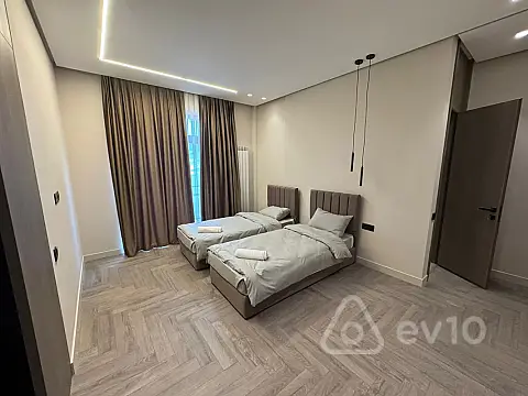 Satılır 3 otaqlı yeni tikili 160 m²