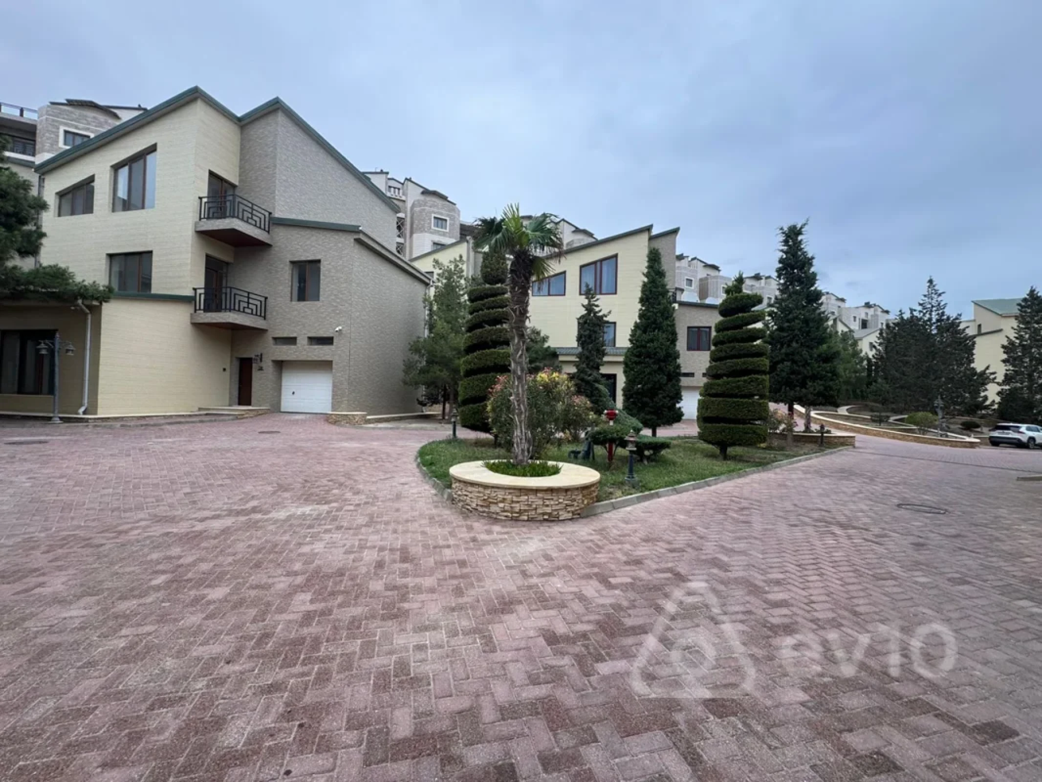 Satılır 3 otaqlı yeni tikili 160 m²