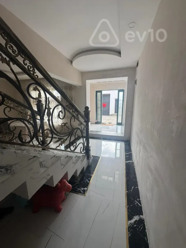 Kirayə verilir 5 otaqlı həyət evi 300 m²