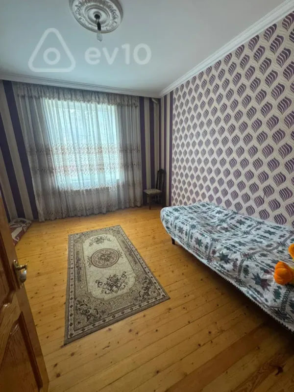 Kirayə verilir 5 otaqlı həyət evi 300 m²