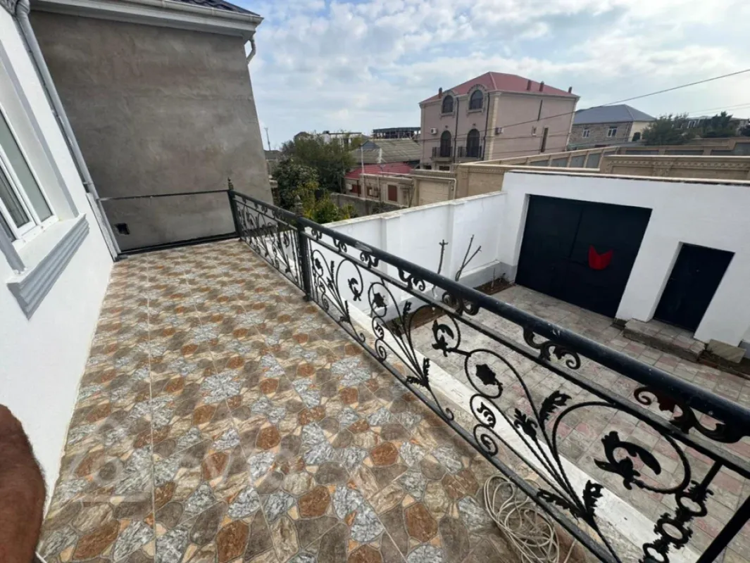 Kirayə verilir 5 otaqlı həyət evi 300 m²