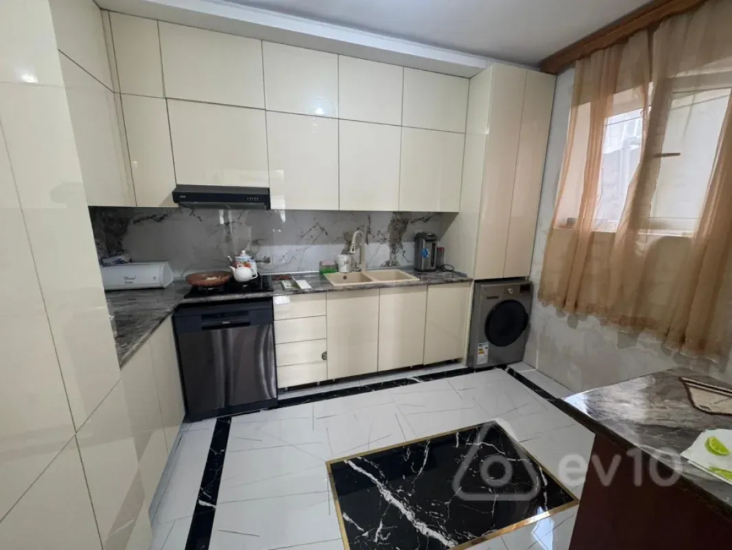 Kirayə verilir 5 otaqlı həyət evi 300 m²