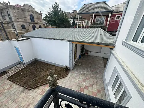 Kirayə verilir 5 otaqlı həyət evi 300 m²
