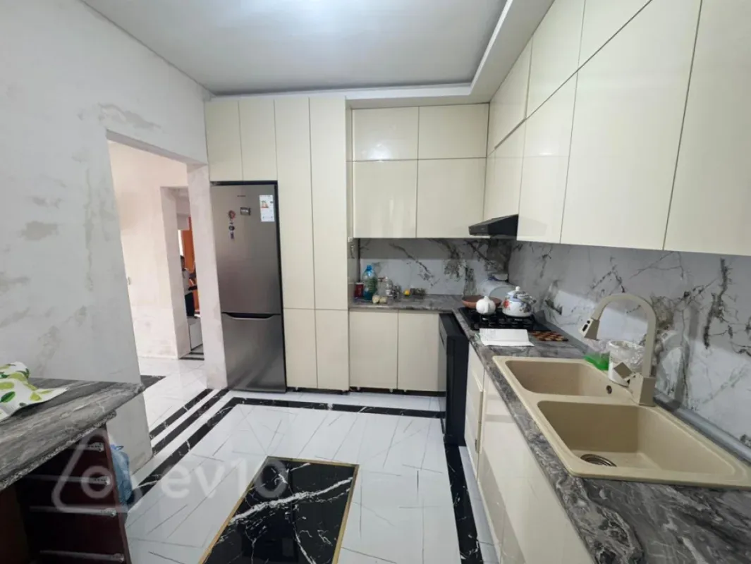 Kirayə verilir 5 otaqlı həyət evi 300 m²
