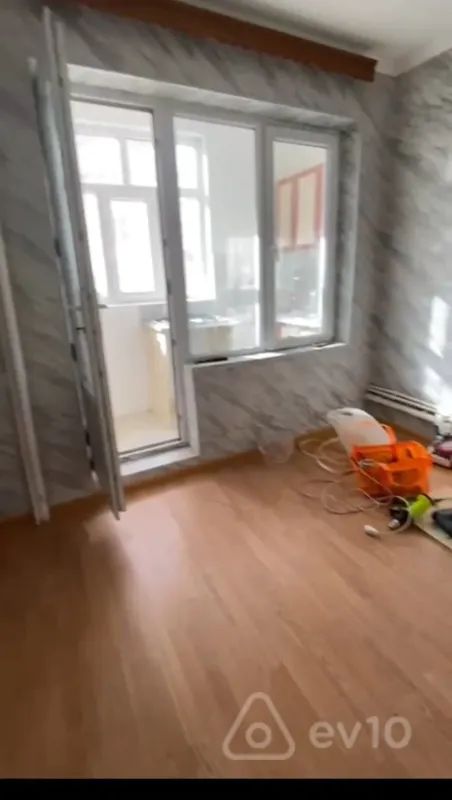 Kirayə verilir 2 otaqlı köhnə tikili 43 m²