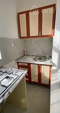 Kirayə verilir 2 otaqlı köhnə tikili 43 m²