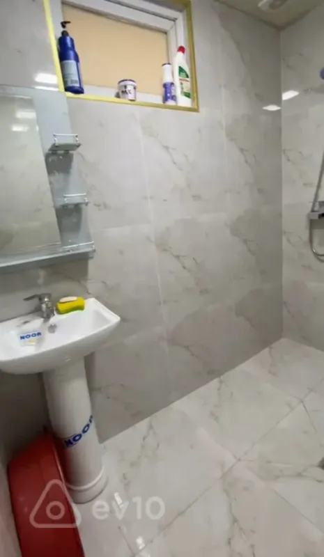 Kirayə verilir 2 otaqlı köhnə tikili 43 m²