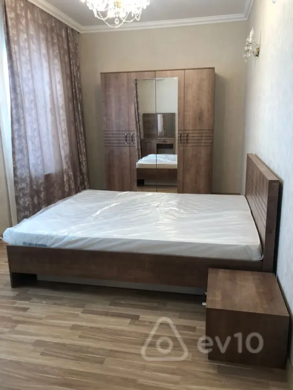 Kirayə verilir 6 otaqlı həyət evi 300 m²