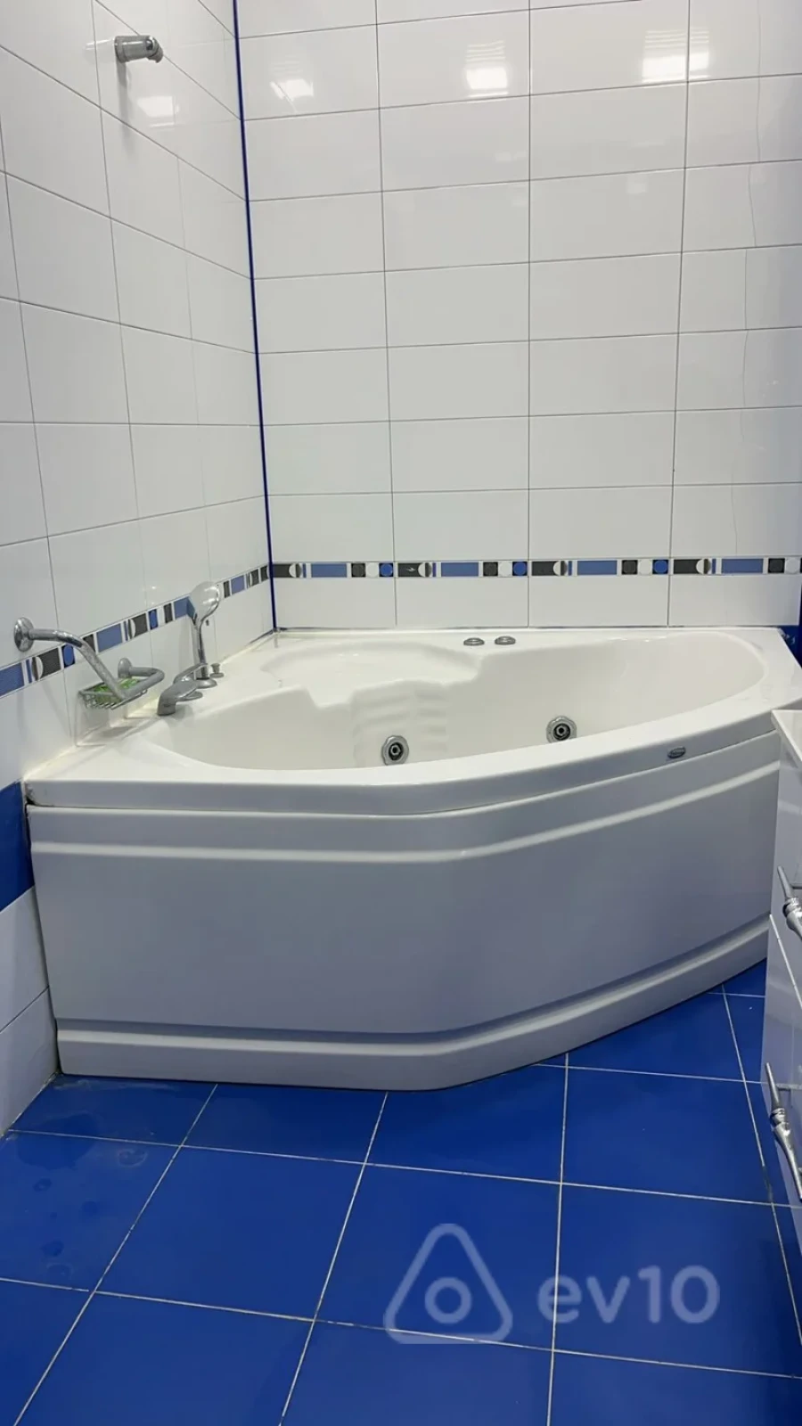 Kirayə verilir 6 otaqlı həyət evi 300 m²