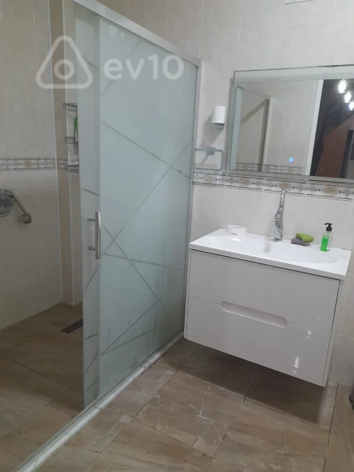 Kirayə verilir 6 otaqlı həyət evi 300 m²