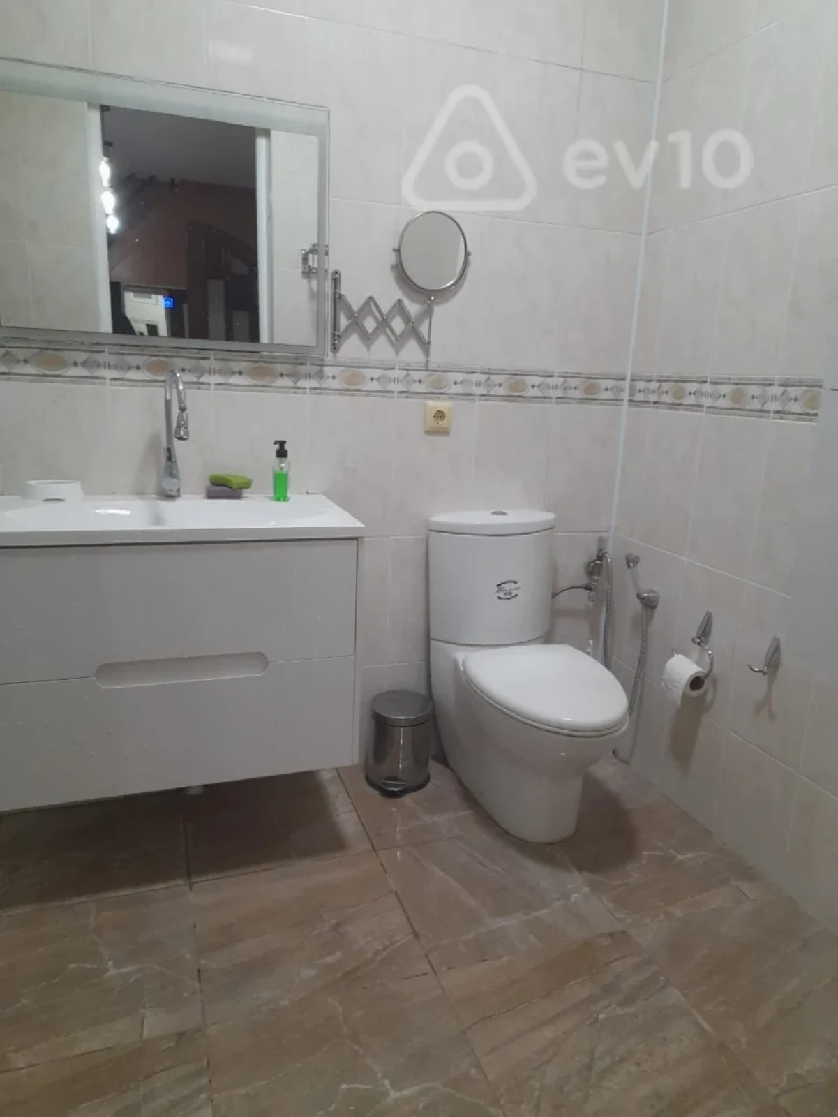 Kirayə verilir 6 otaqlı həyət evi 300 m²