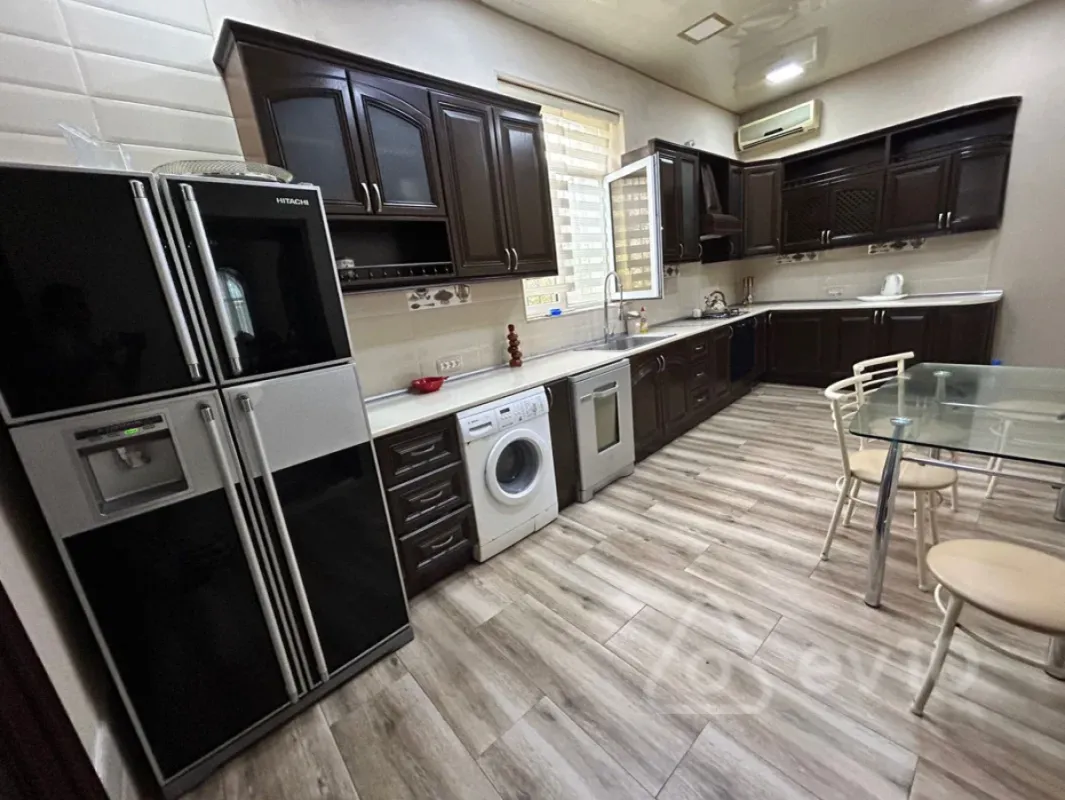 Kirayə verilir 6 otaqlı həyət evi 300 m²