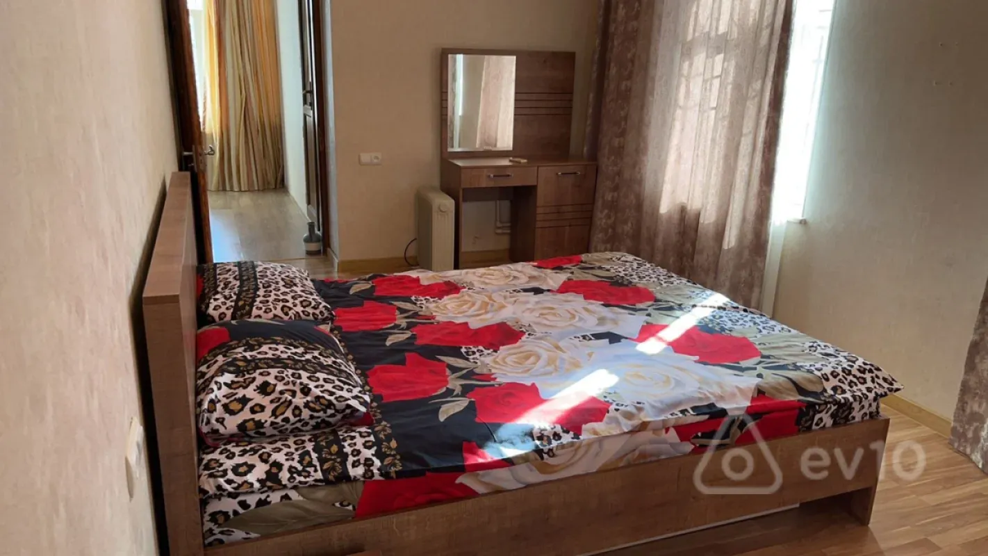 Kirayə verilir 6 otaqlı həyət evi 300 m²