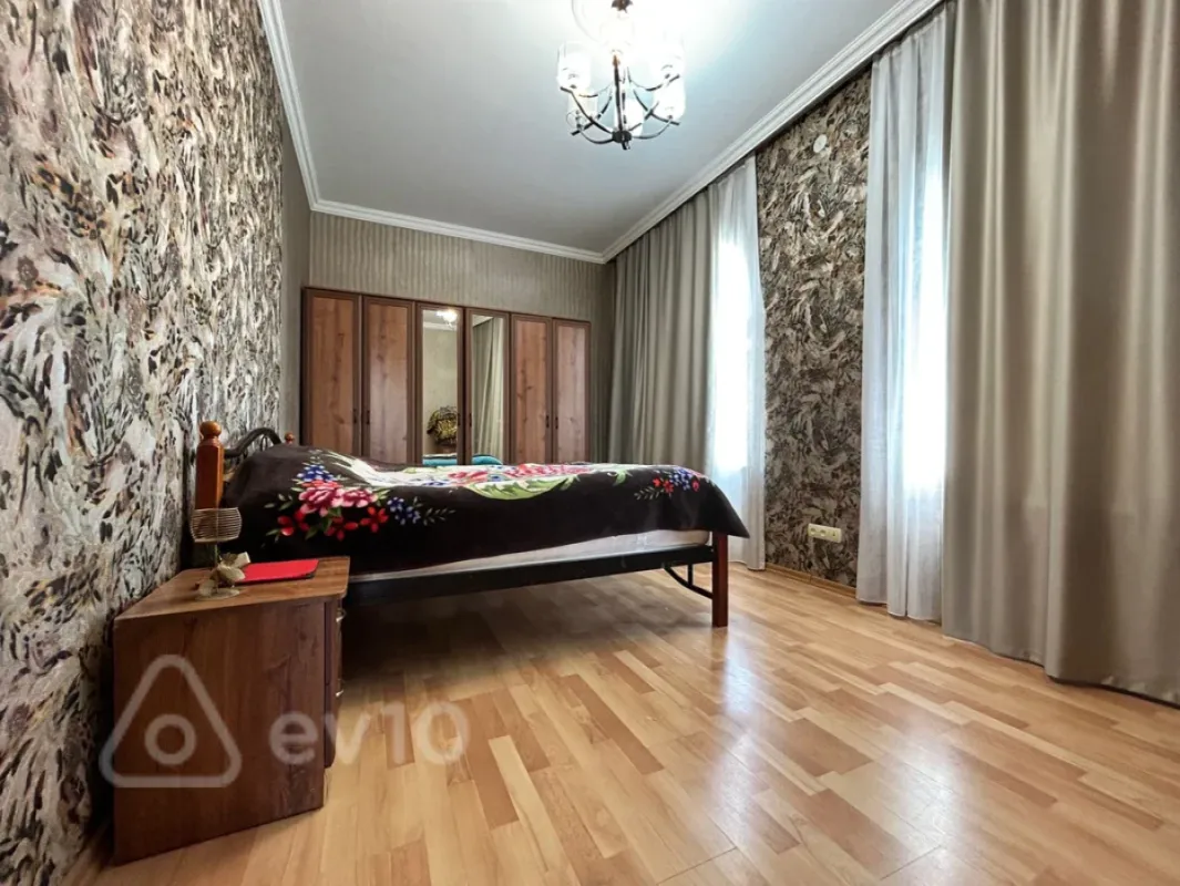 Kirayə verilir 6 otaqlı həyət evi 300 m²