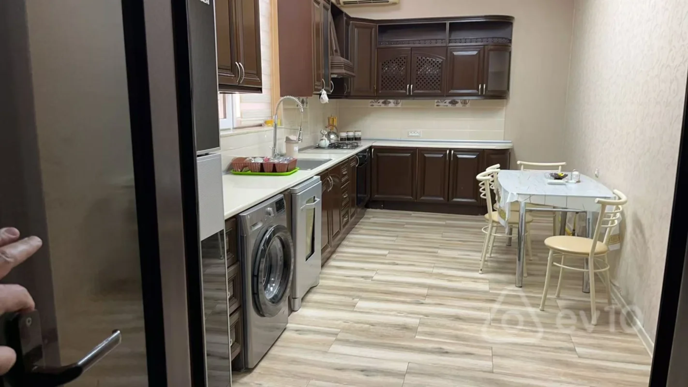 Kirayə verilir 6 otaqlı həyət evi 300 m²