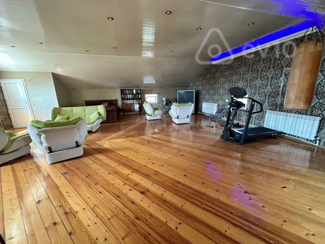 Kirayə verilir 6 otaqlı həyət evi 300 m²