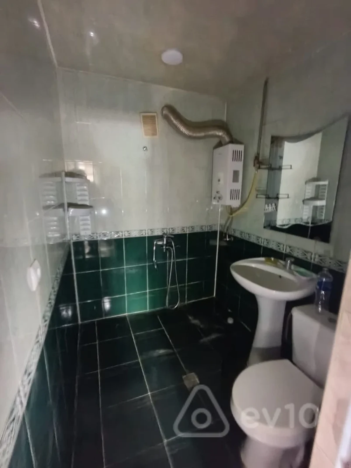 Kirayə verilir 3 otaqlı köhnə tikili 55 m²