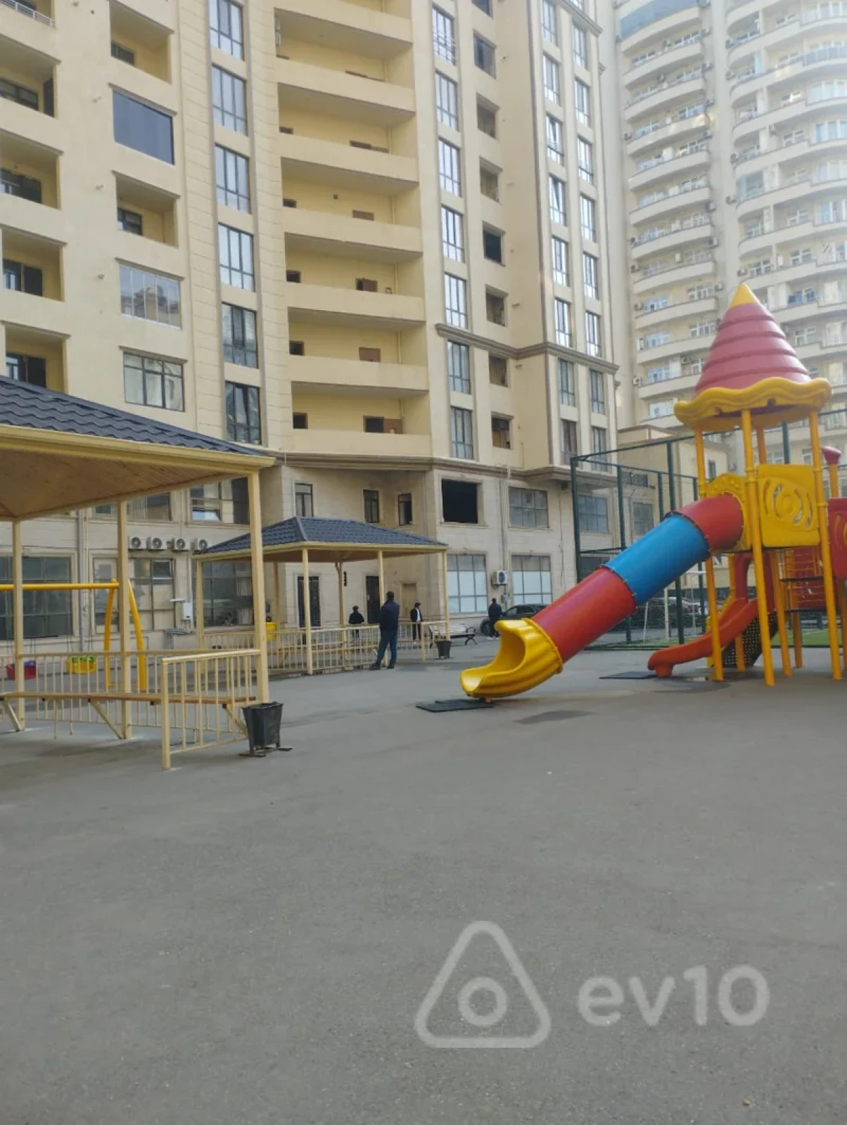 Satılır 4 otaqlı yeni tikili 176 m²