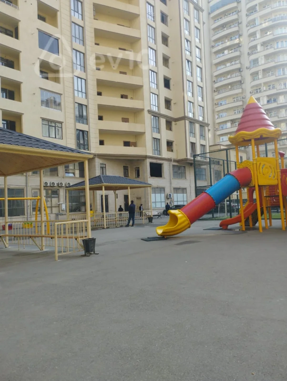 Satılır 4 otaqlı yeni tikili 176 m²