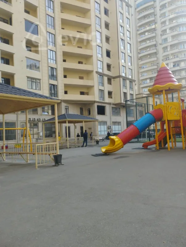 Satılır 4 otaqlı yeni tikili 176 m²