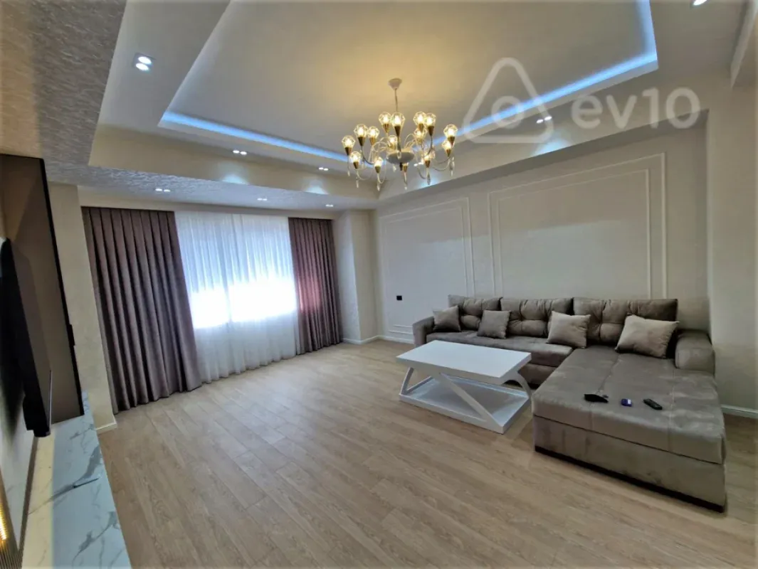 Kirayə verilir 3 otaqlı yeni tikili 130 m²