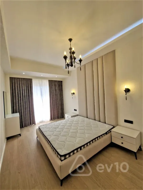 Kirayə verilir 3 otaqlı yeni tikili 130 m²