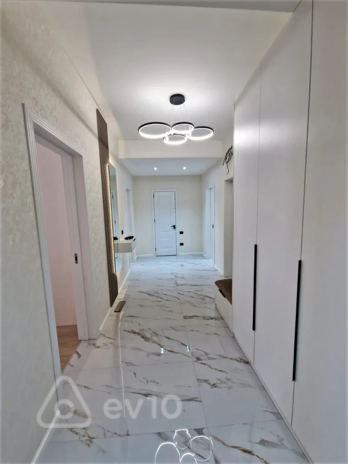 Kirayə verilir 3 otaqlı yeni tikili 130 m²