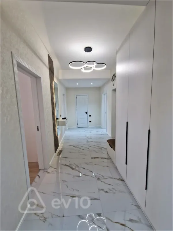 Kirayə verilir 3 otaqlı yeni tikili 130 m²