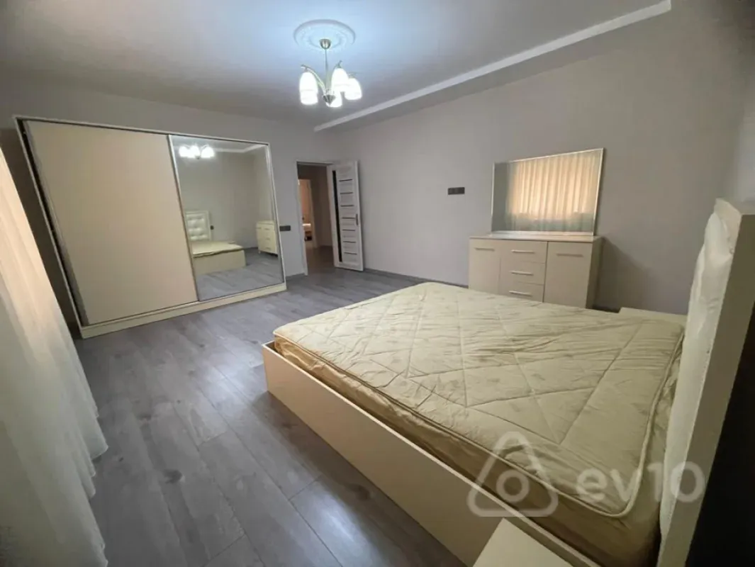 Kirayə verilir 5 otaqlı həyət evi 300 m²