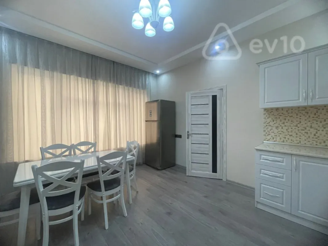 Kirayə verilir 5 otaqlı həyət evi 300 m²