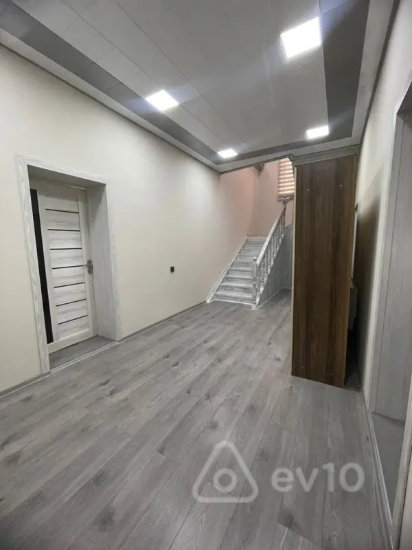 Kirayə verilir 5 otaqlı həyət evi 300 m²