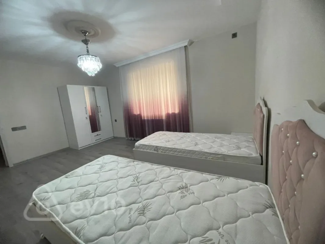 Kirayə verilir 5 otaqlı həyət evi 300 m²