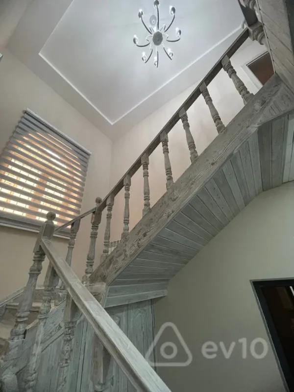 Kirayə verilir 5 otaqlı həyət evi 300 m²