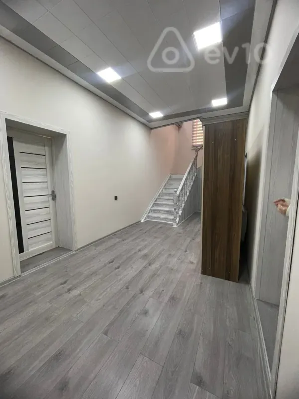 Kirayə verilir 5 otaqlı həyət evi 300 m²