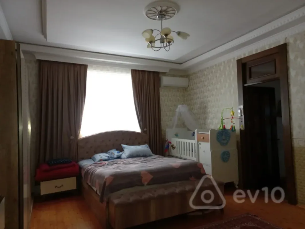 Kirayə verilir 6 otaqlı həyət evi 240 m²