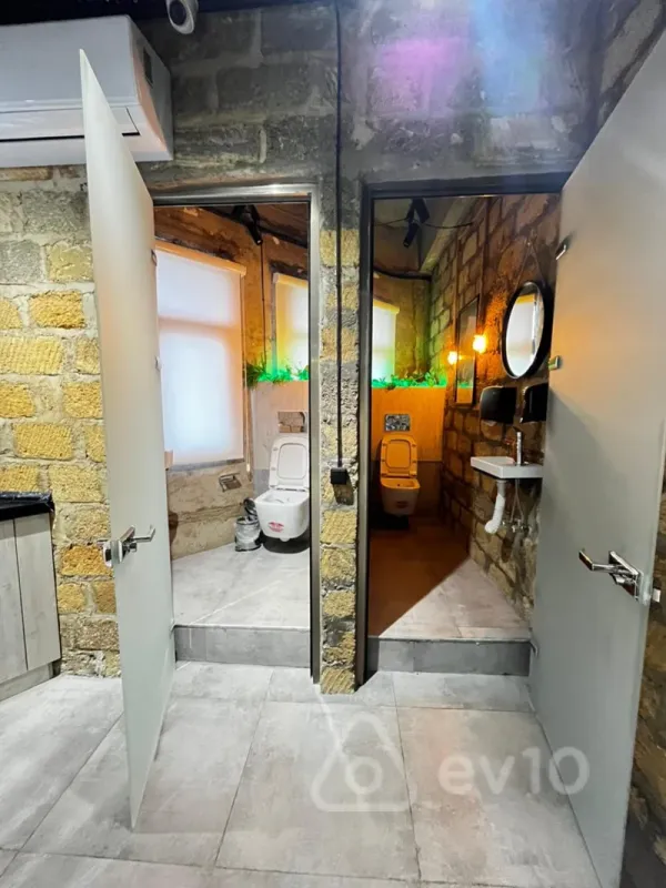 Kirayə verilir 3 otaqlı ofis 110 m²