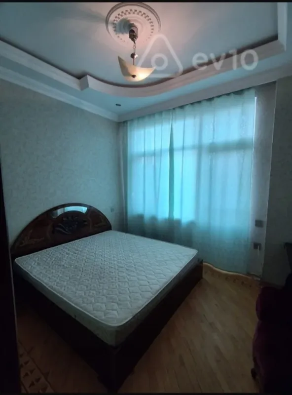 Kirayə verilir 3 otaqlı yeni tikili 130 m²