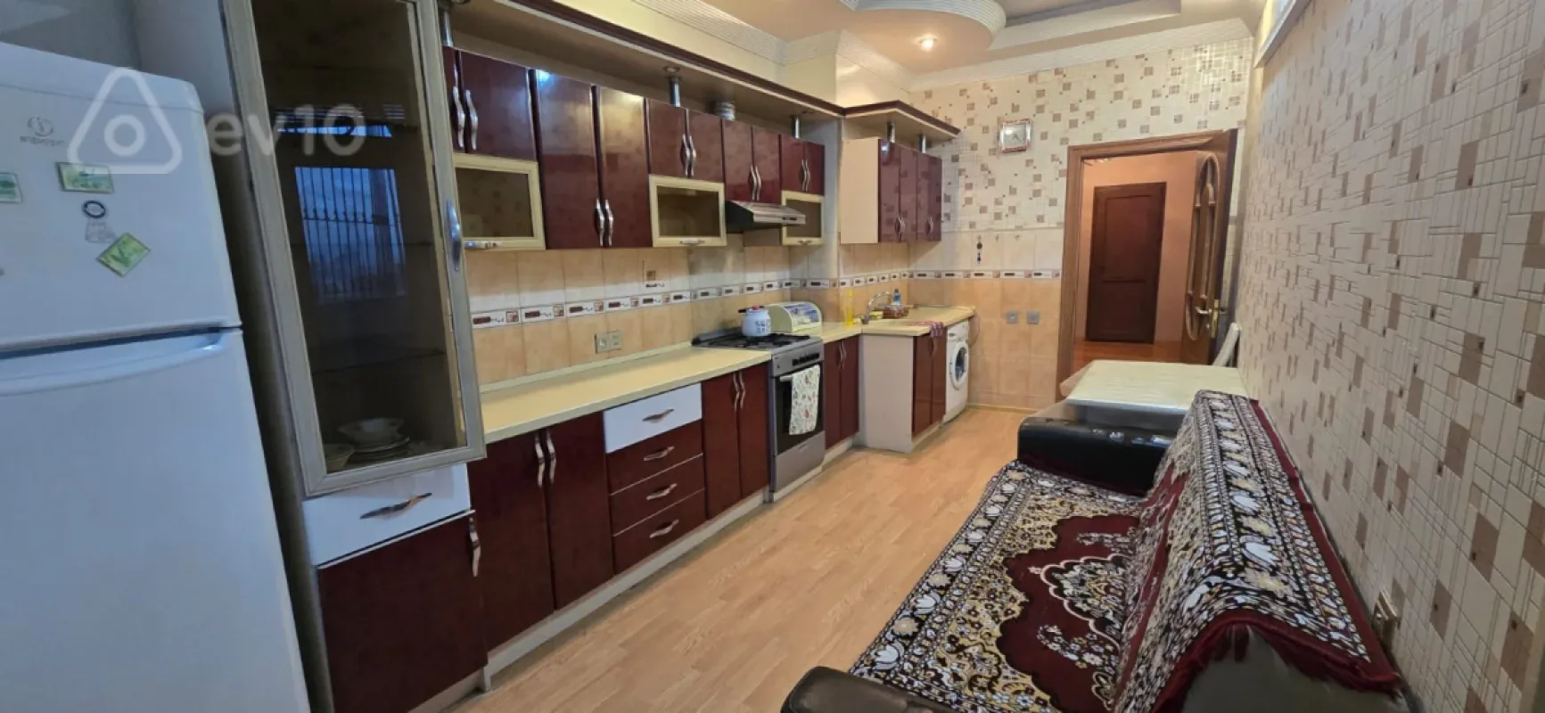 Kirayə verilir 3 otaqlı yeni tikili 130 m²
