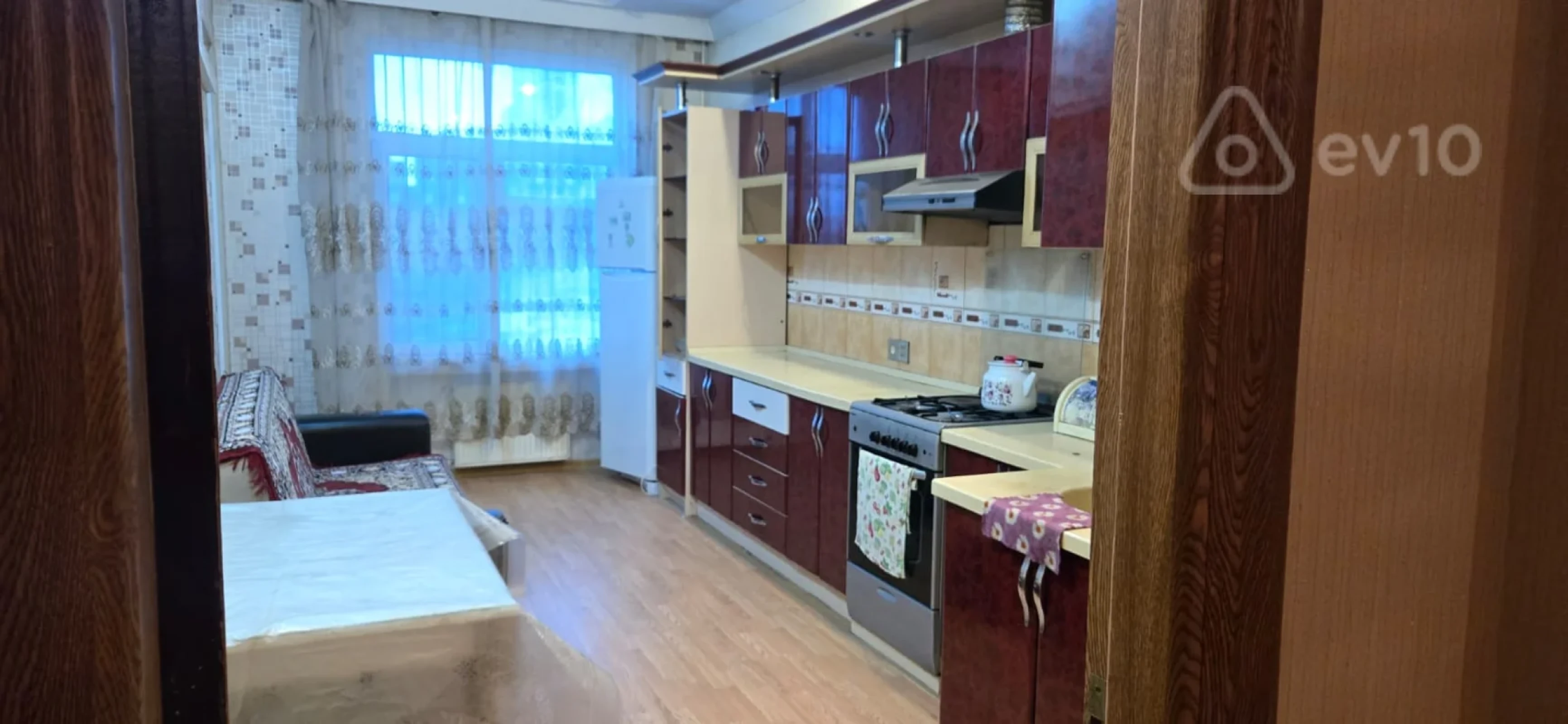 Kirayə verilir 3 otaqlı yeni tikili 130 m²
