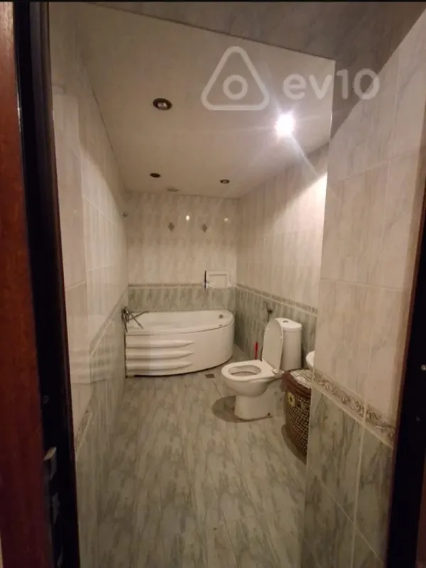 Kirayə verilir 3 otaqlı yeni tikili 130 m²