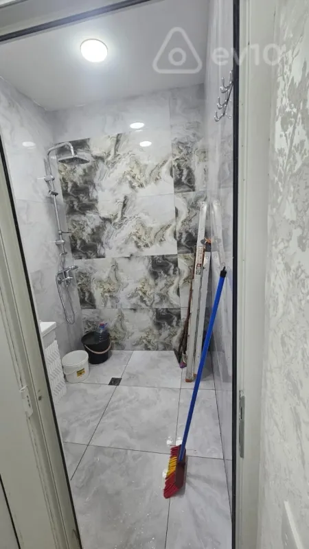 Kirayə verilir 2 otaqlı köhnə tikili 65 m²