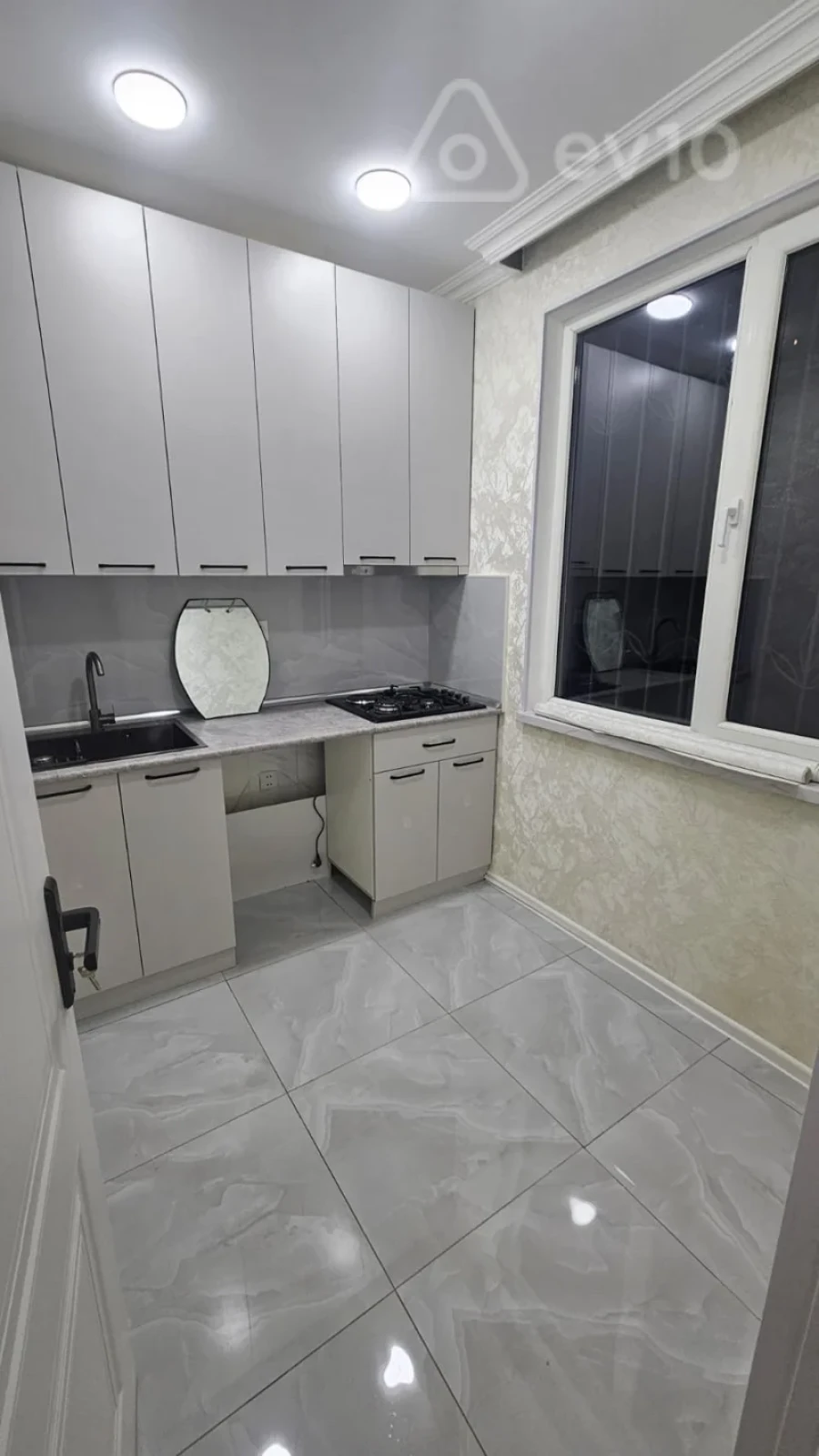 Kirayə verilir 2 otaqlı köhnə tikili 65 m²