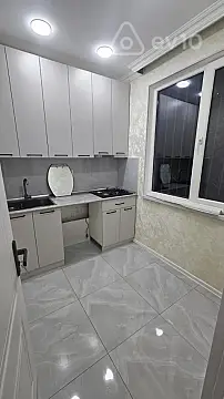 Kirayə verilir 2 otaqlı köhnə tikili 65 m²